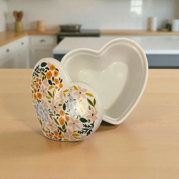 Floral Heart-Shaped Ceramic Jewelry Box - New - Picture 2 of 2